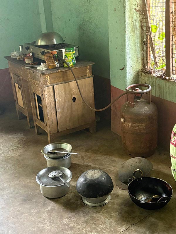 schon fast eine  Einbauküche